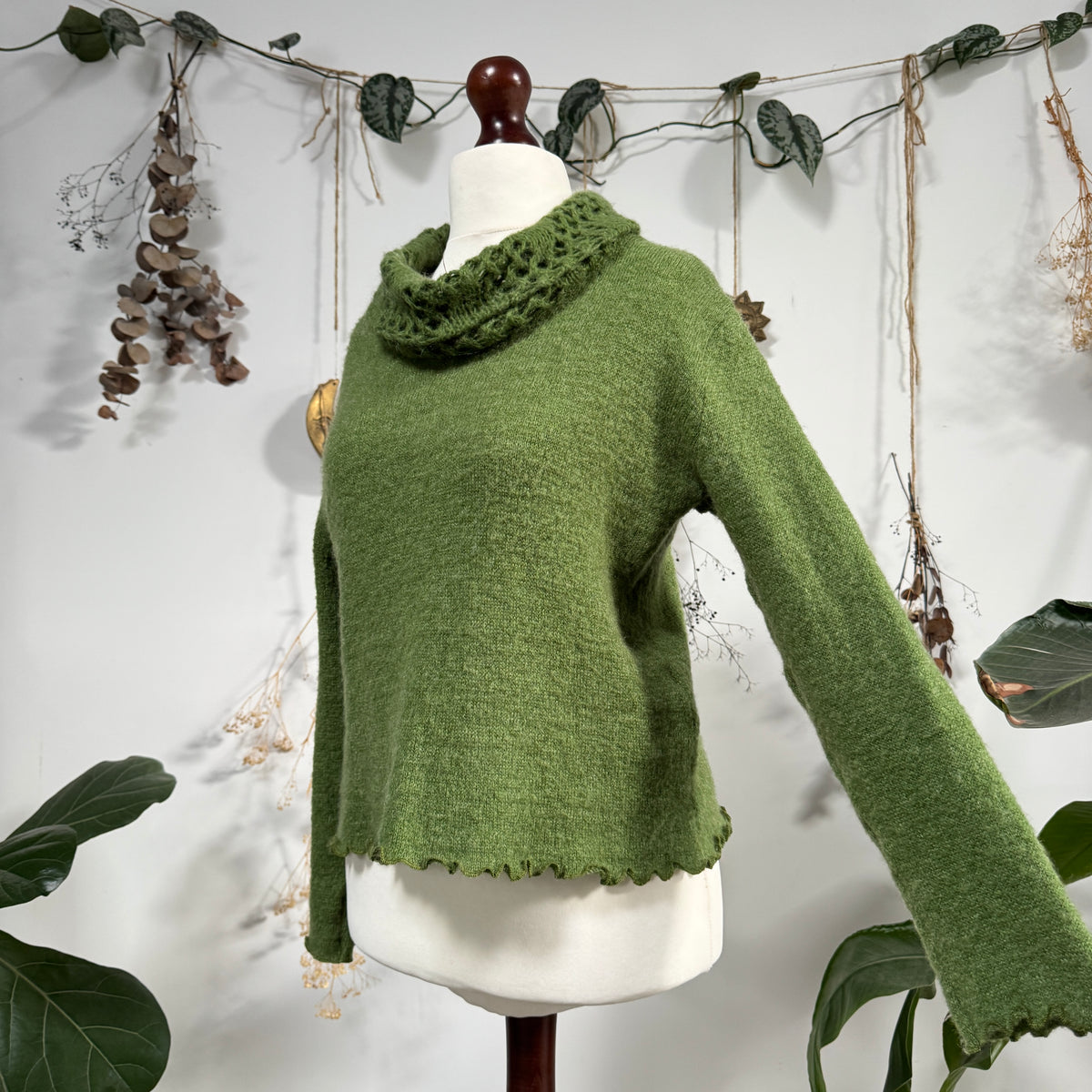 Green knit jumper - size M/L