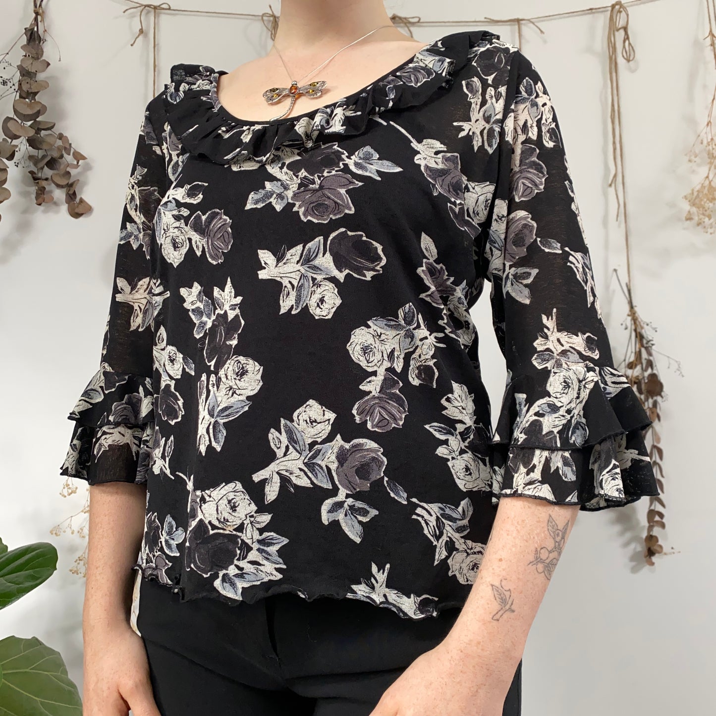 Floral mesh top - size L