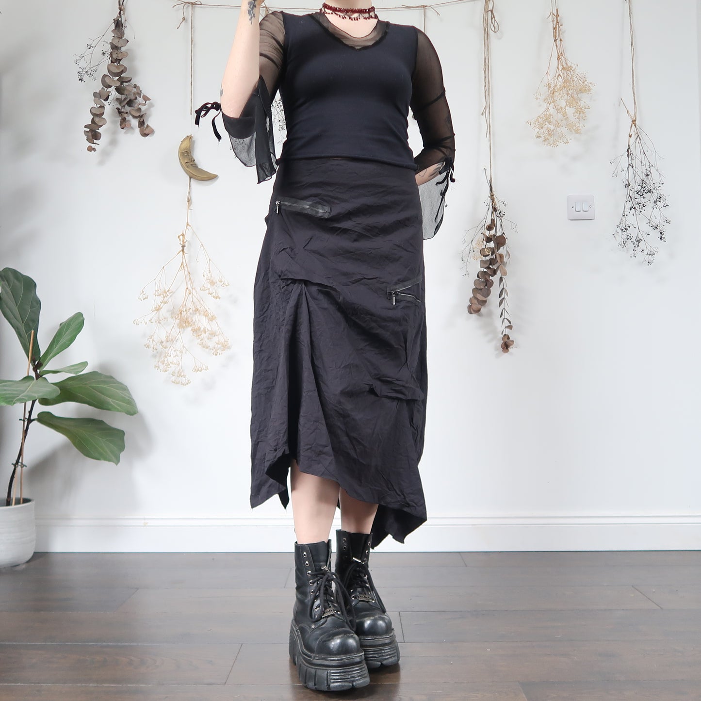 Black hitch skirt - size L