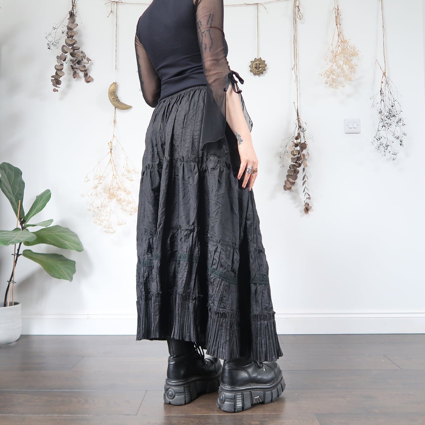 Black tiered skirt - size M