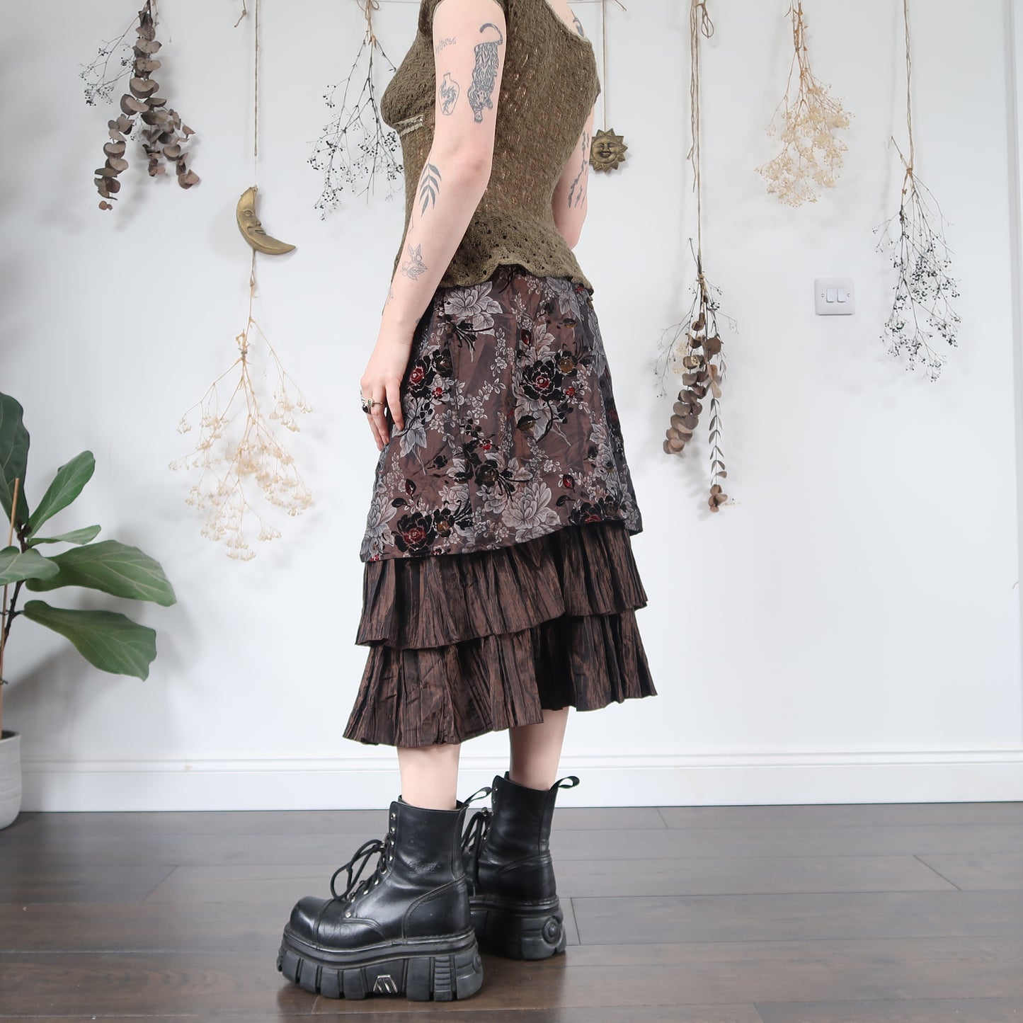 Floral brown skirt - size L