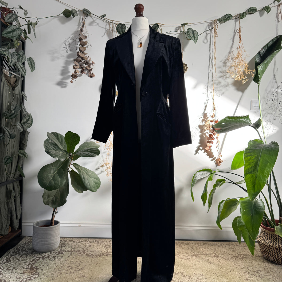 Black velvet long coat - size M
