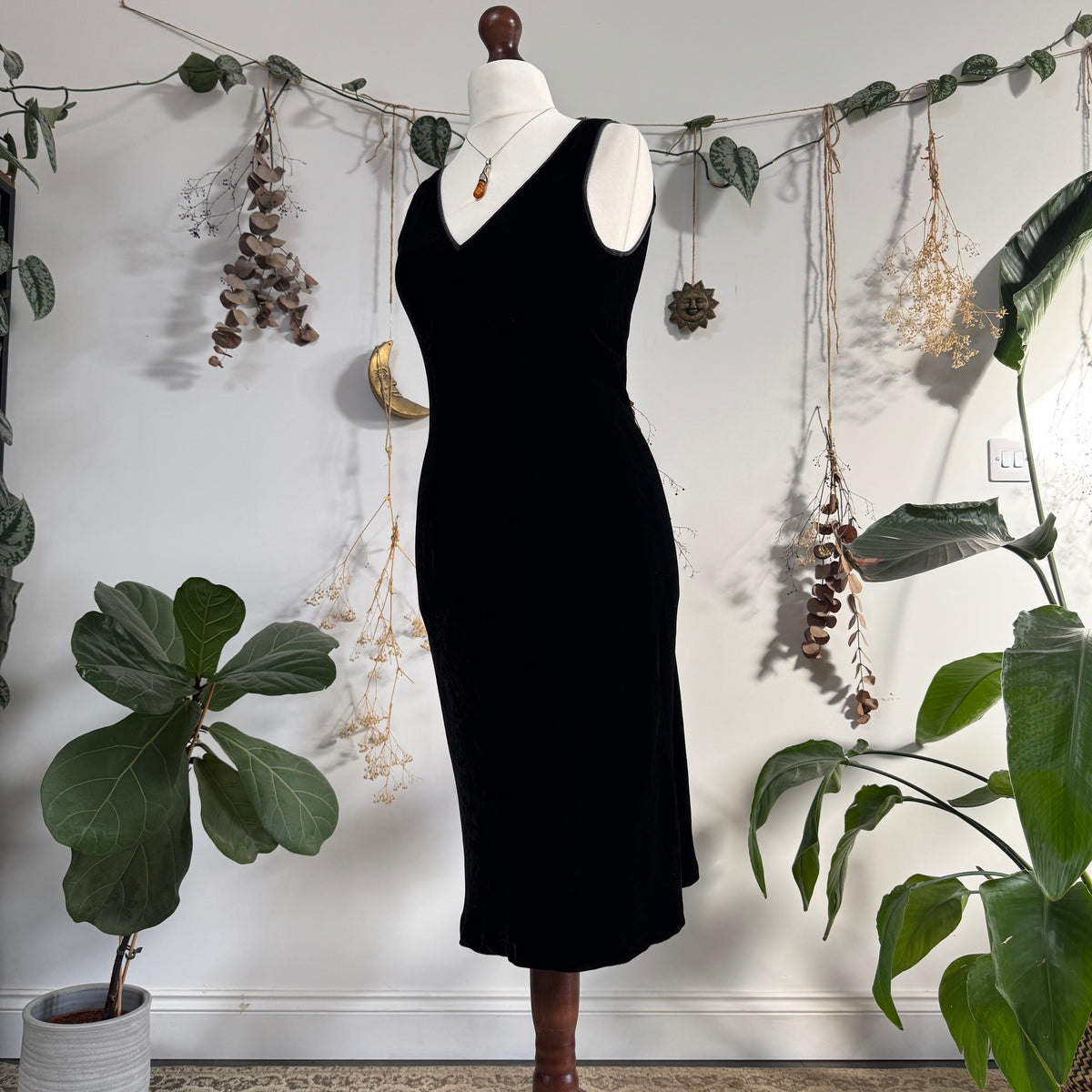 Black velvet dress - size M