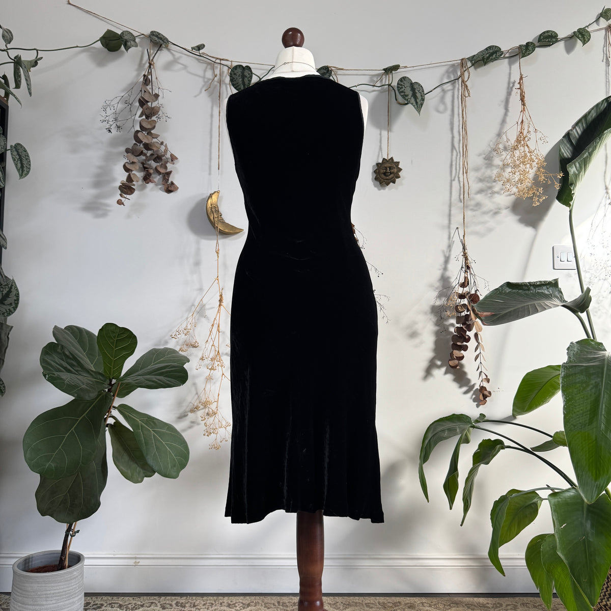 Black velvet dress - size M