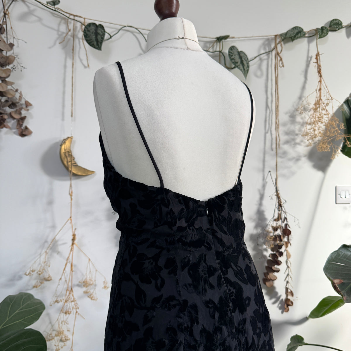 Black velvet embossed dress - size M