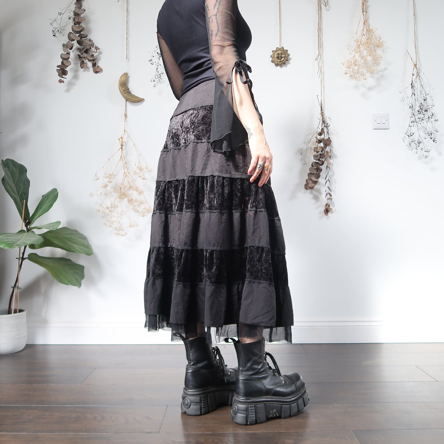 Black velvet tiered skirt - size M