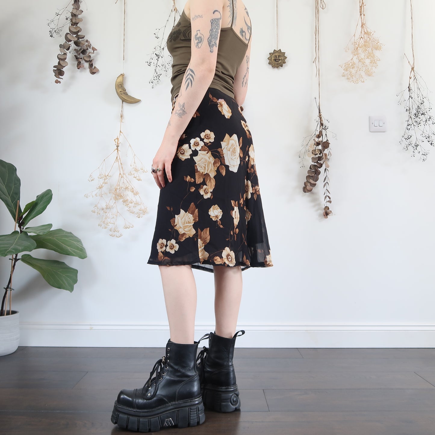 Floral midi skirt - size M