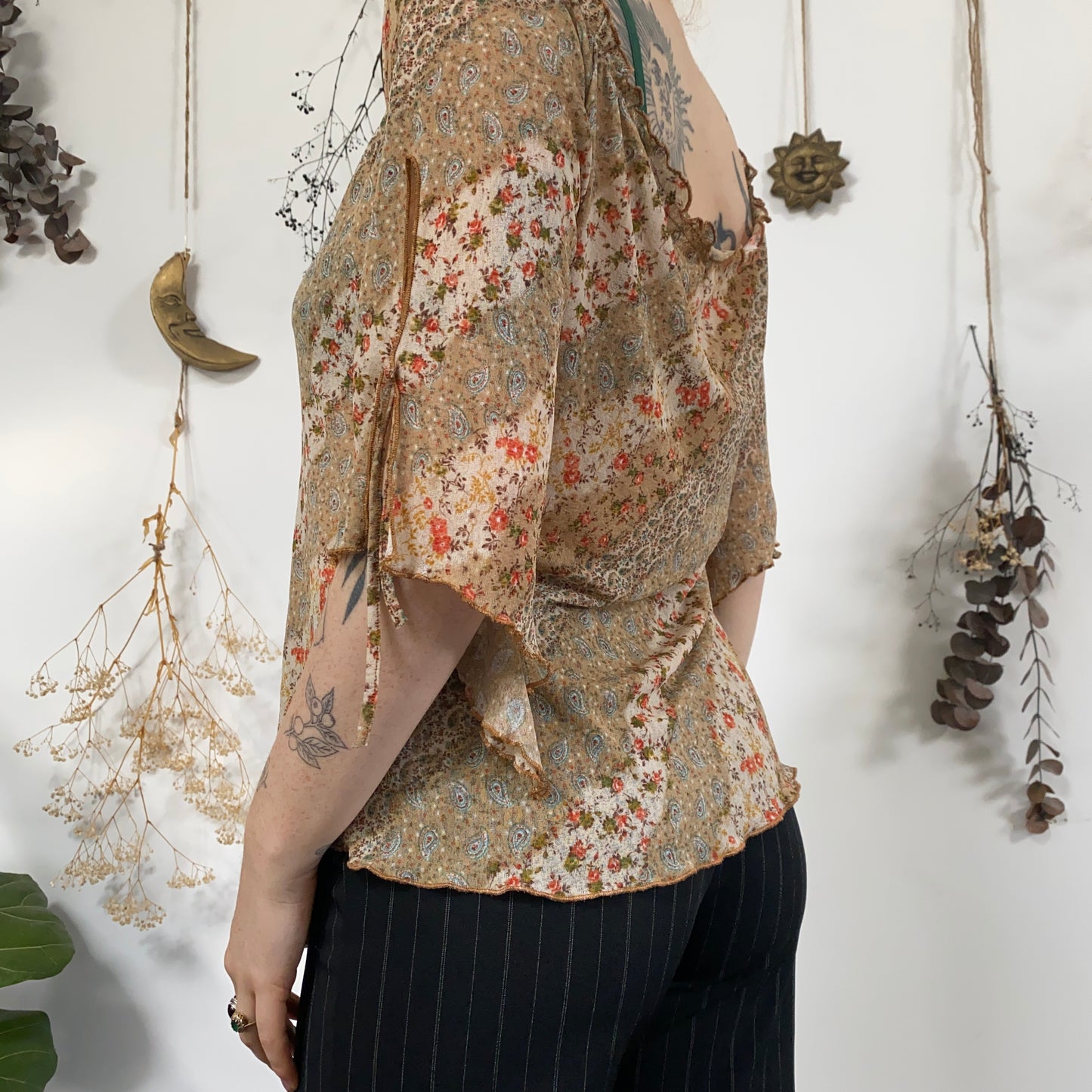 Floral mesh blouse - size XL/XXL