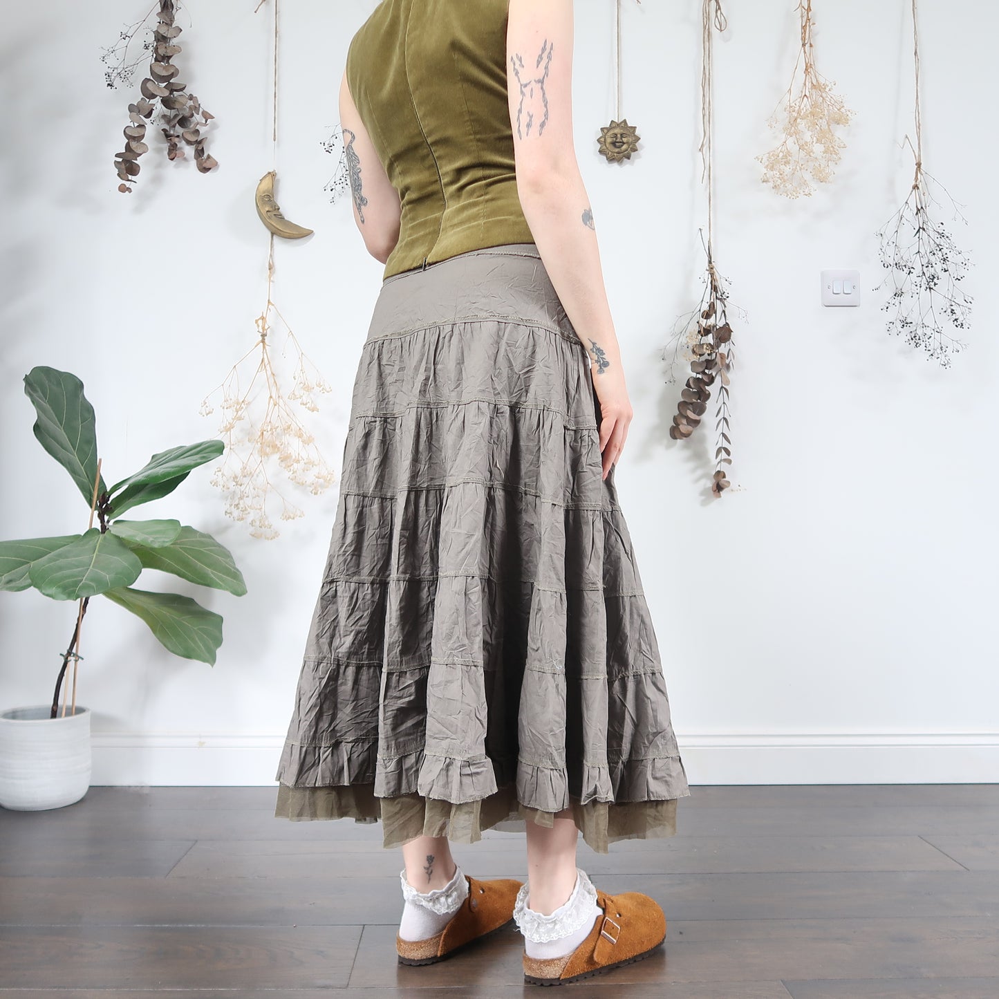 Khaki tiered skirt - size M