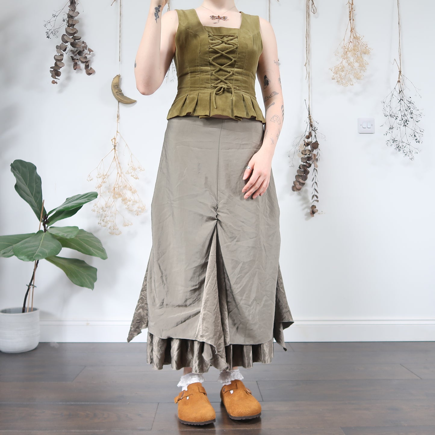 Khaki ruched skirt - size M/L