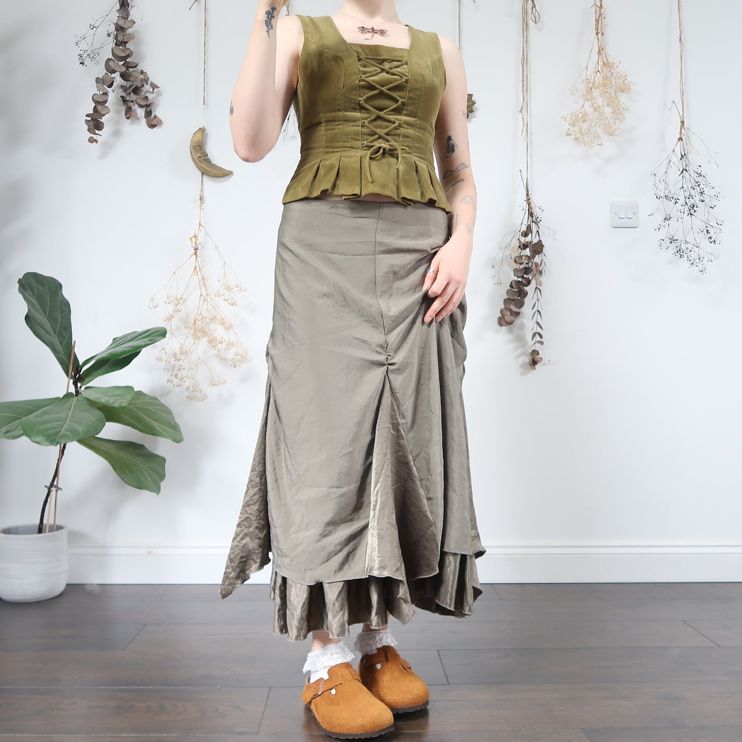 Khaki ruched skirt - size M/L