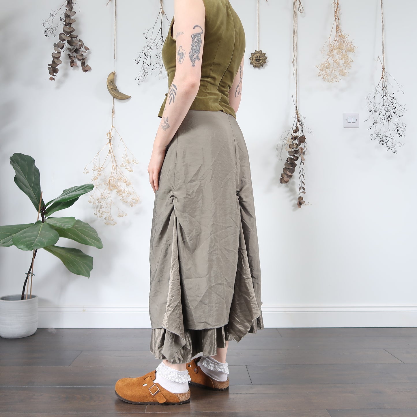 Khaki ruched skirt - size M/L