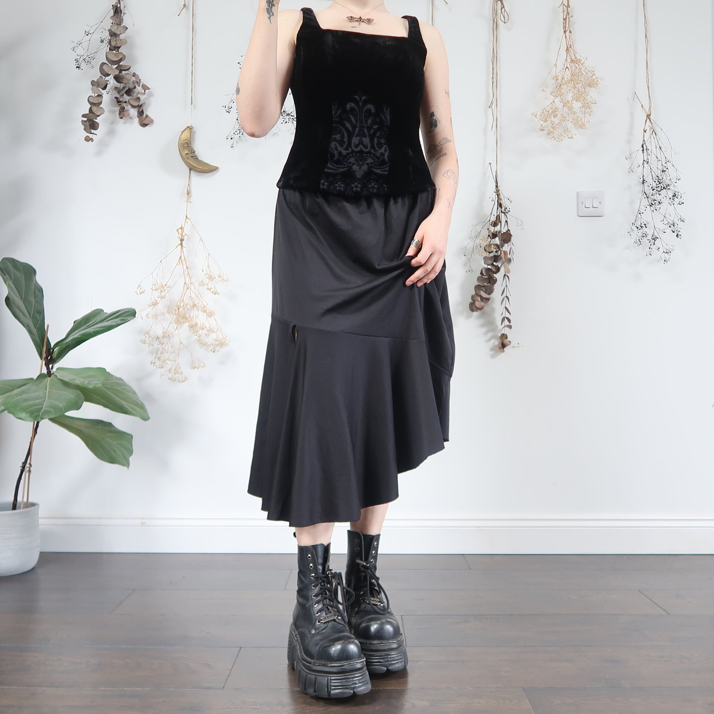 Black asymmetric skirt - size M/L