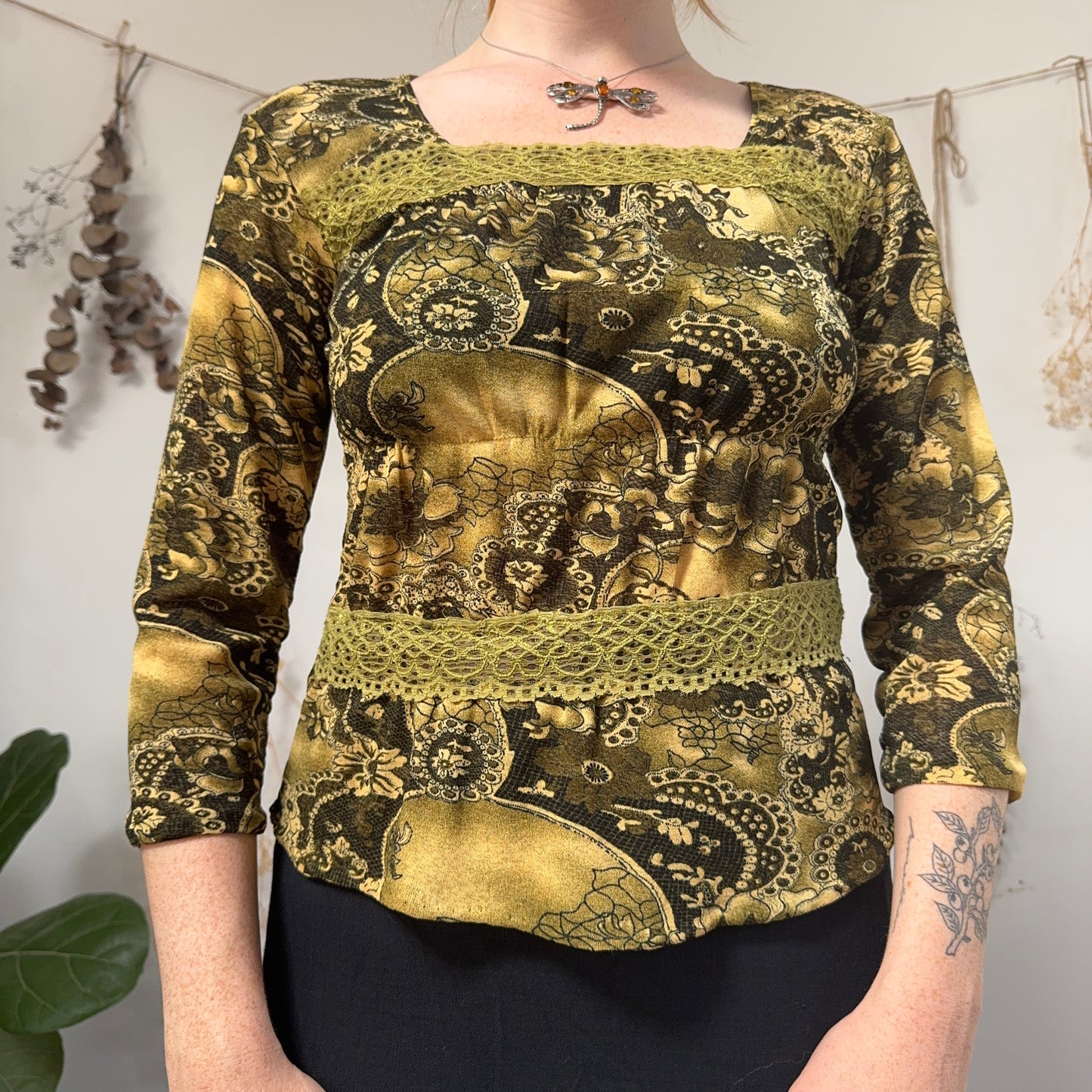 Green mesh top - size M