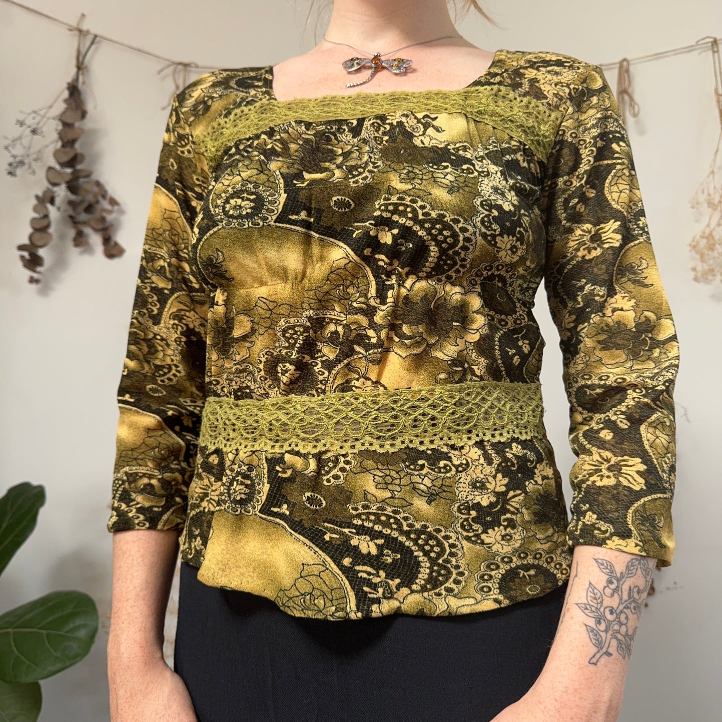 Green mesh top - size M