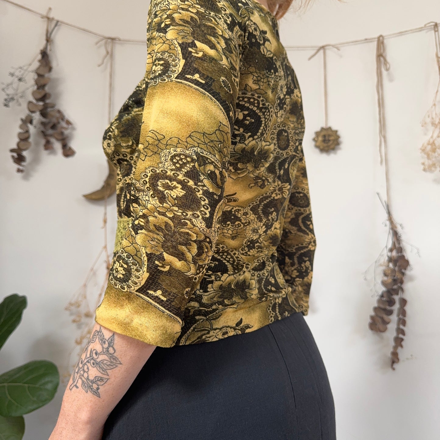 Green mesh top - size M