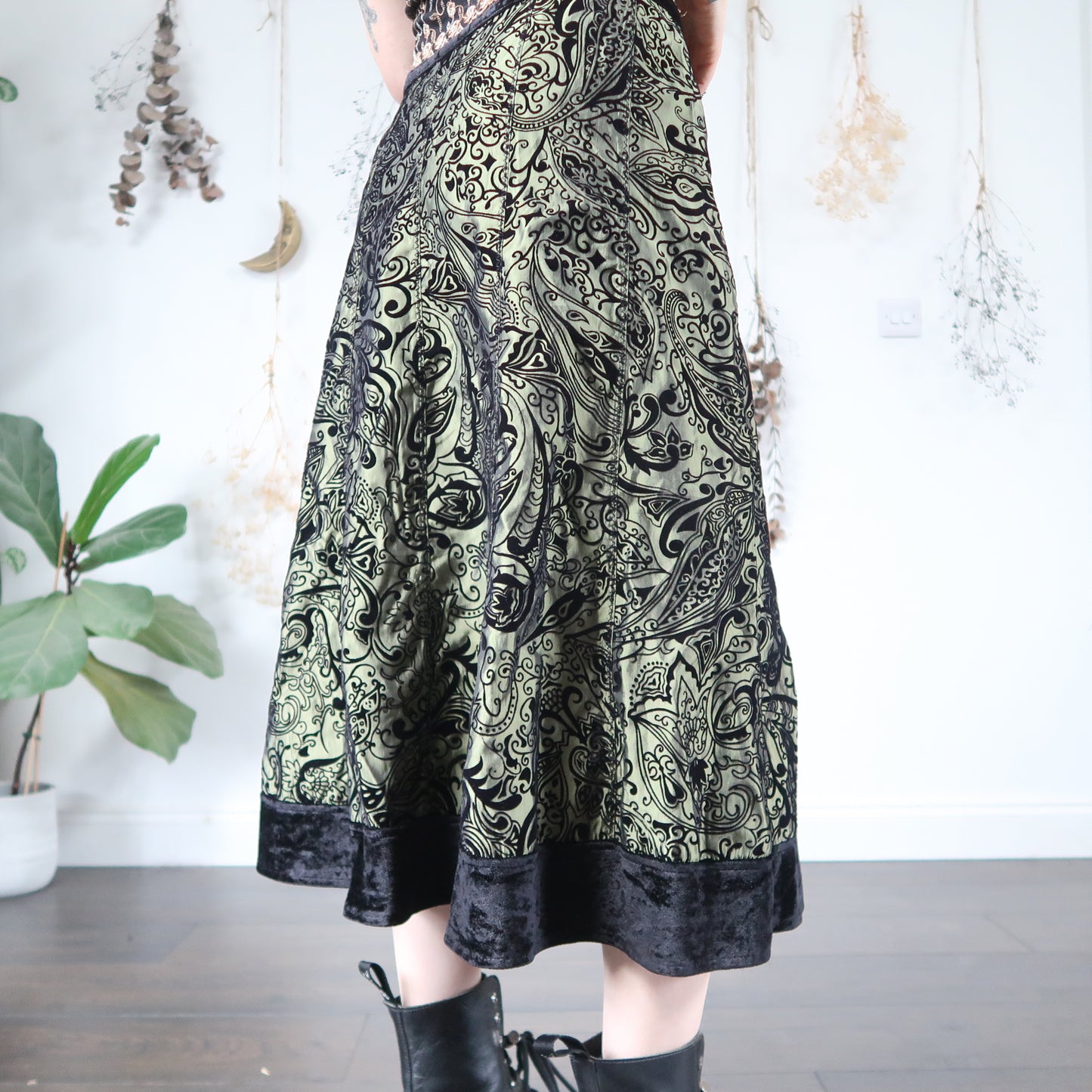 Green and black skirt - size L