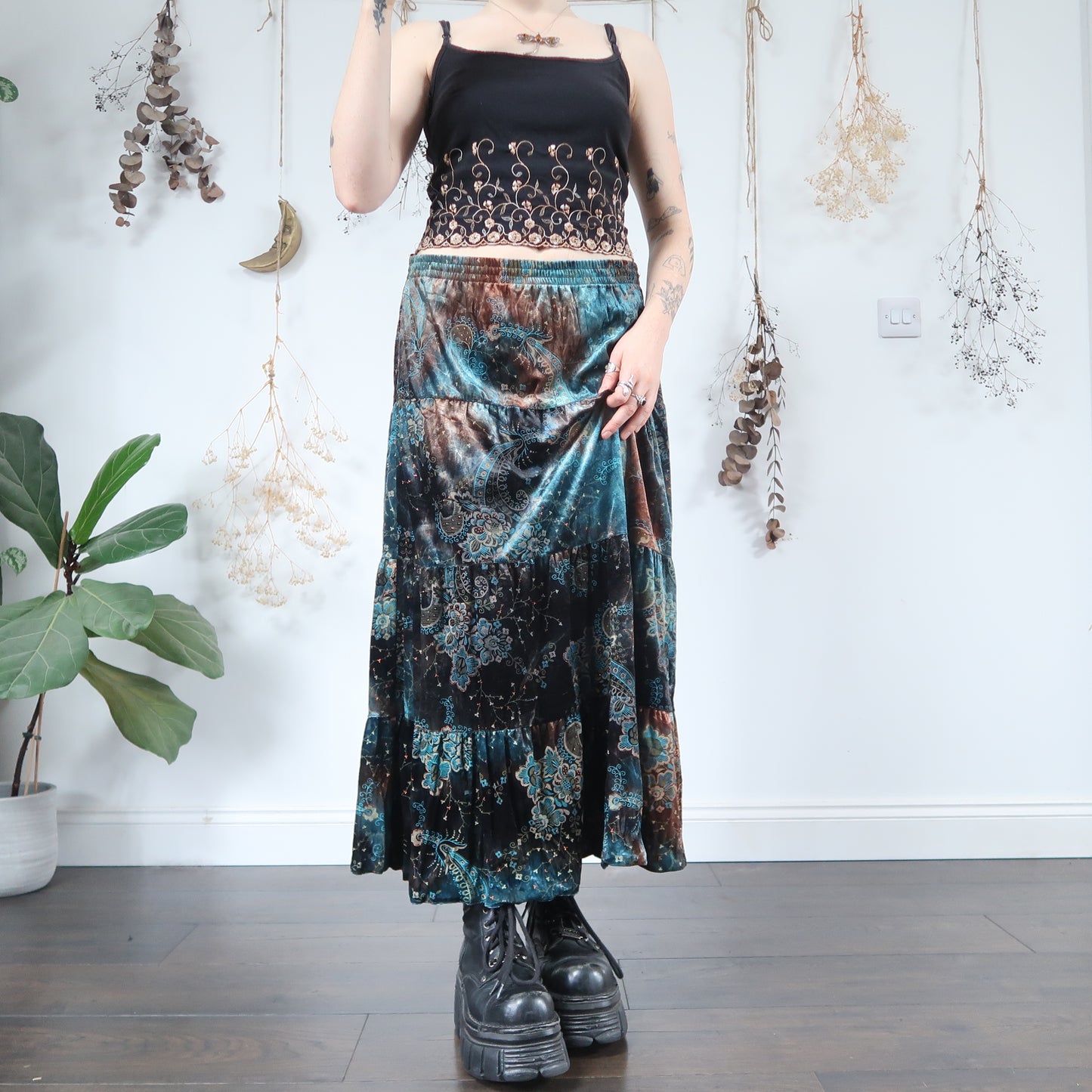 Velvet tiered skirt - size M/L