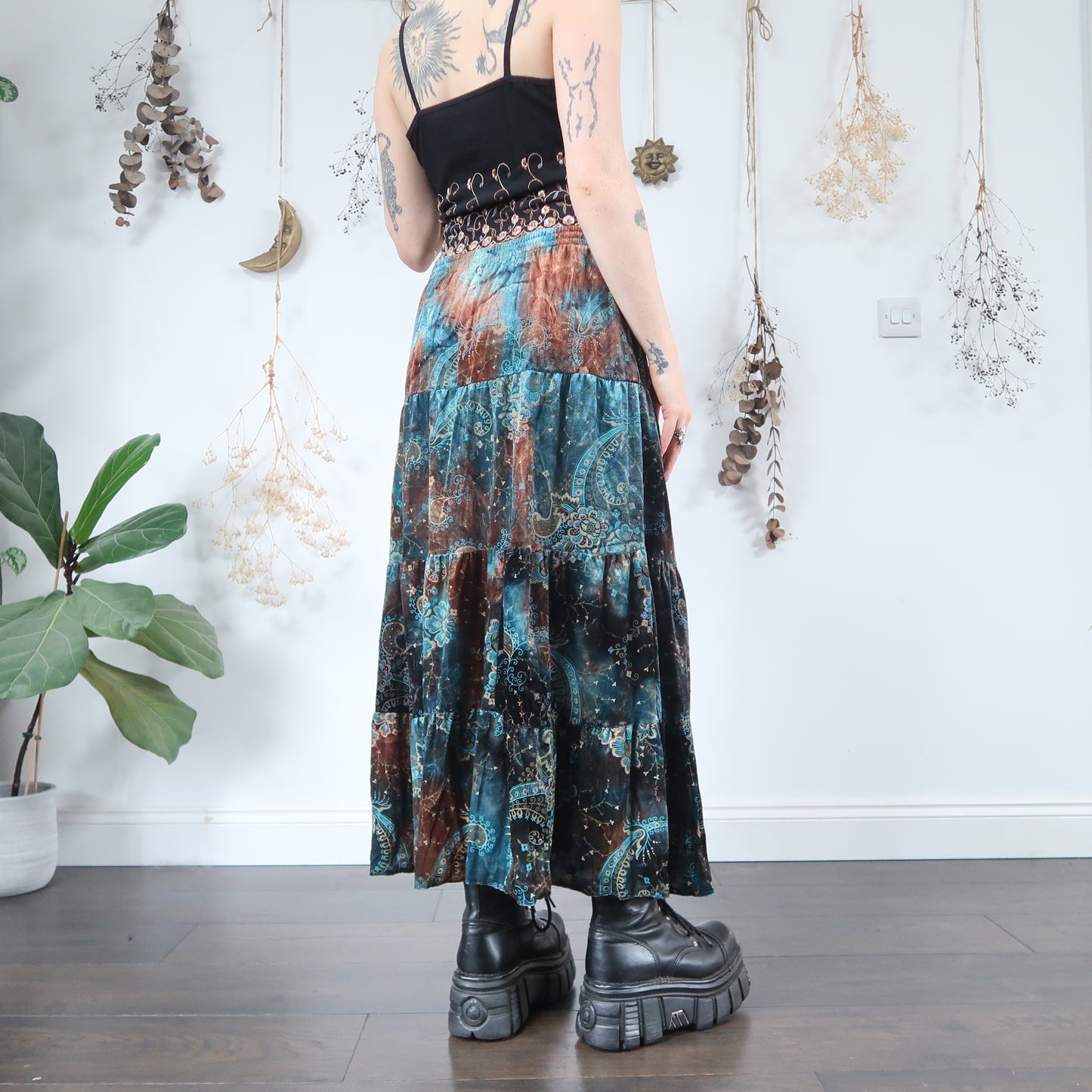 Velvet tiered skirt - size M/L