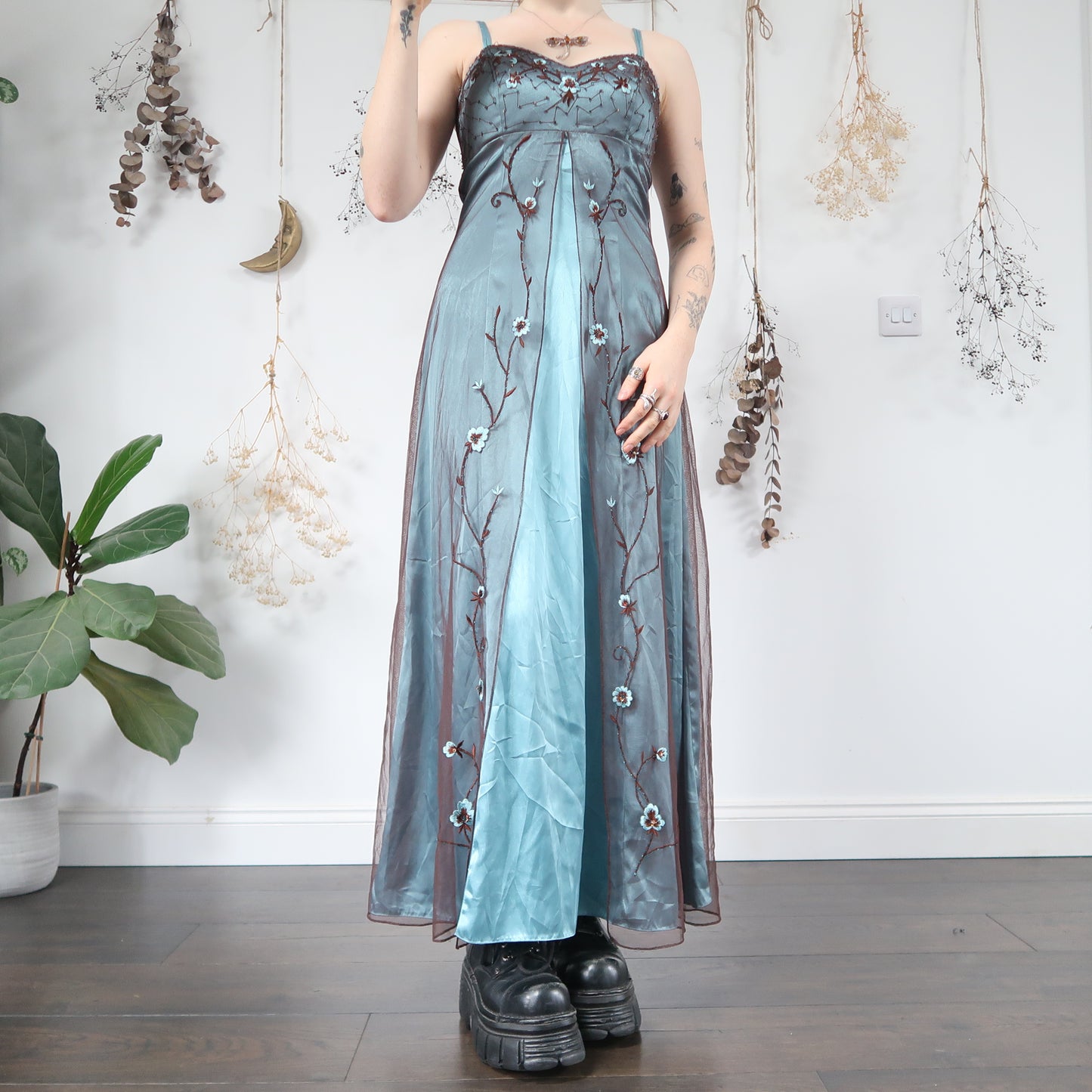 Floral embroidered dress - size S/M