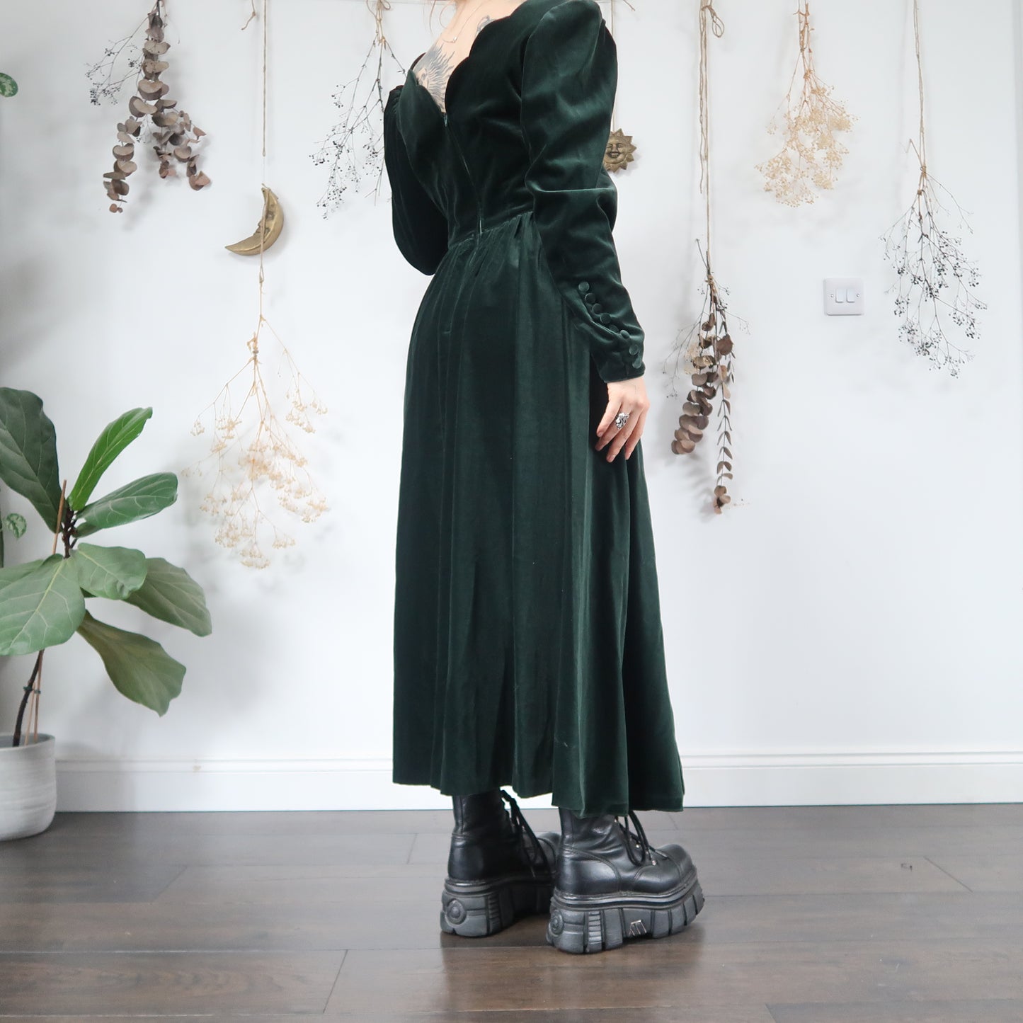 Green velvet dress - size M