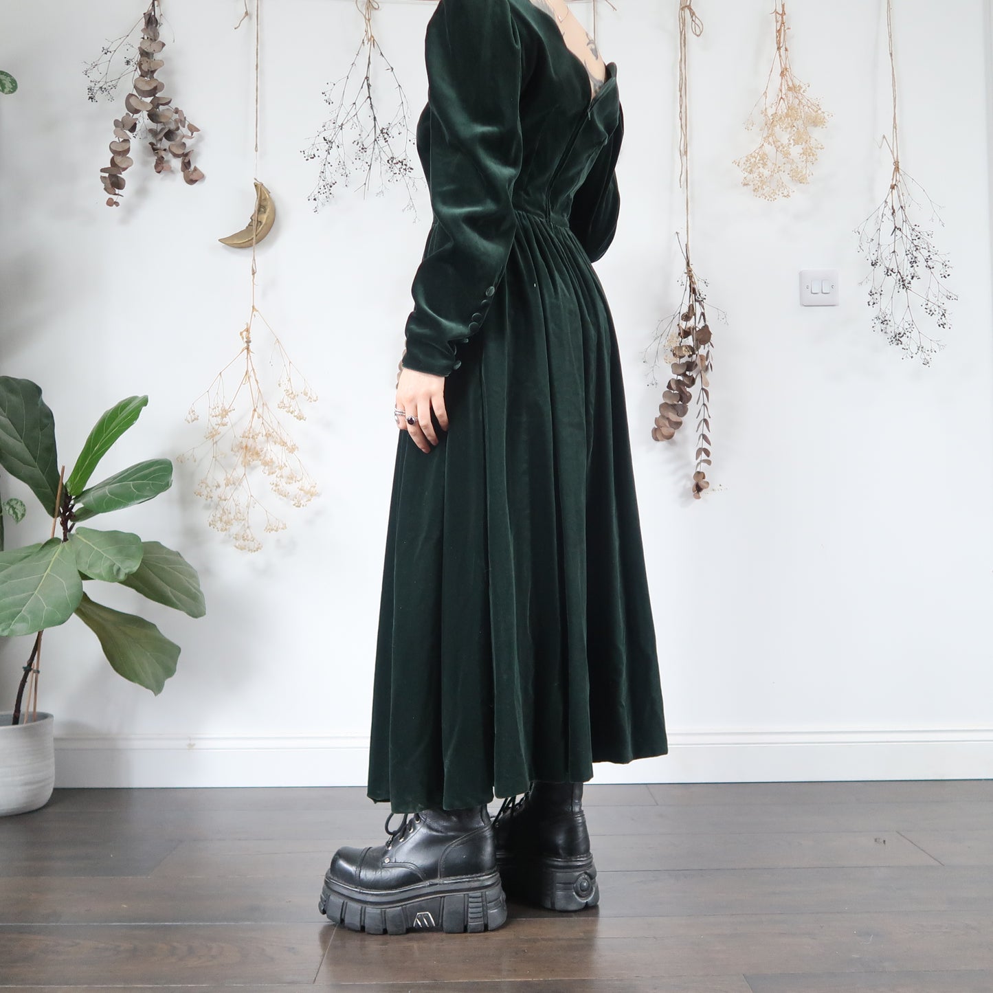 Green velvet dress - size M