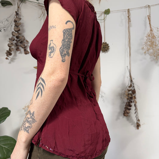 Burgundy top - size M