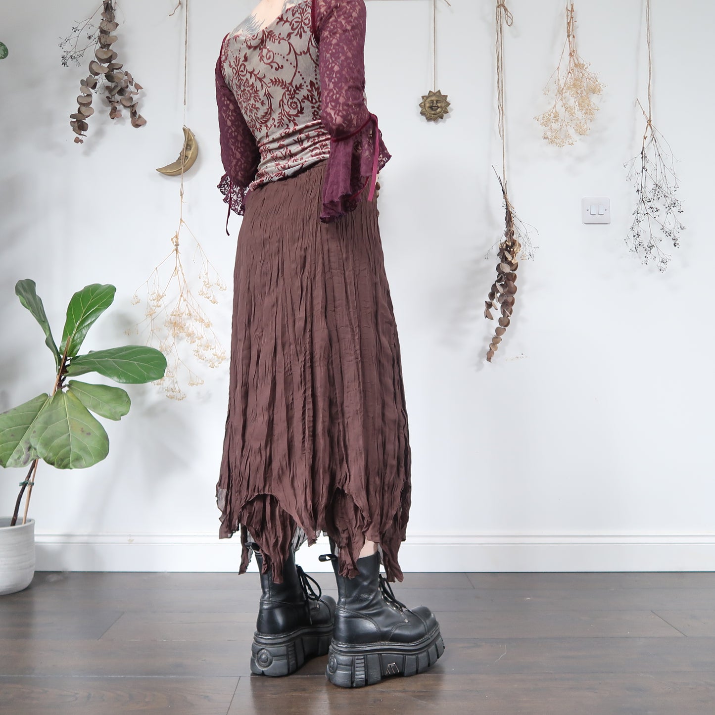 Brown crinkle skirt - size L/XL