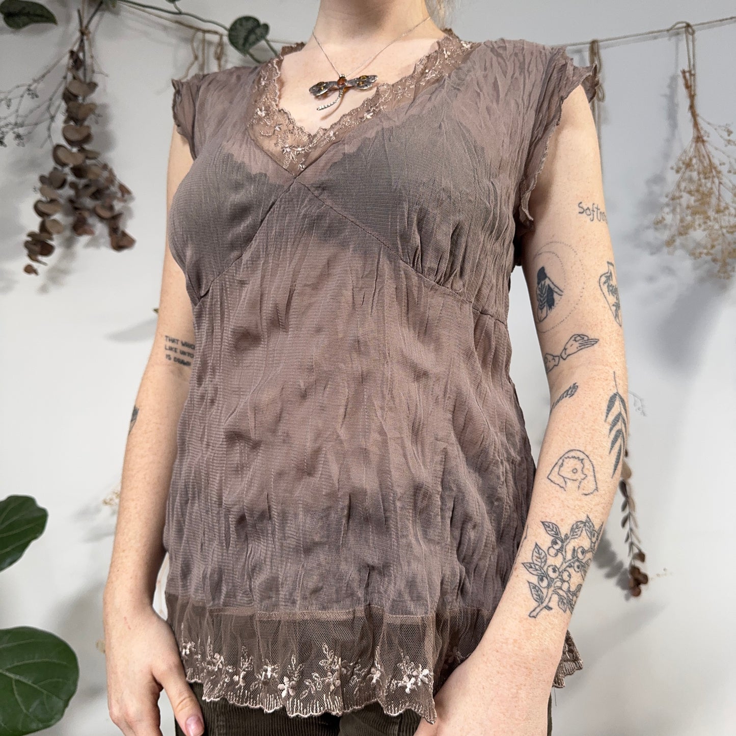 Taupe mesh top - size L