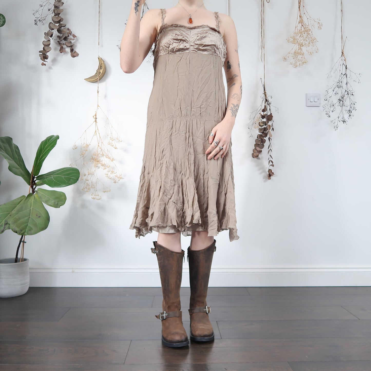 Taupe midi dress - size L