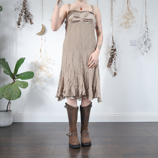 Taupe midi dress - size L