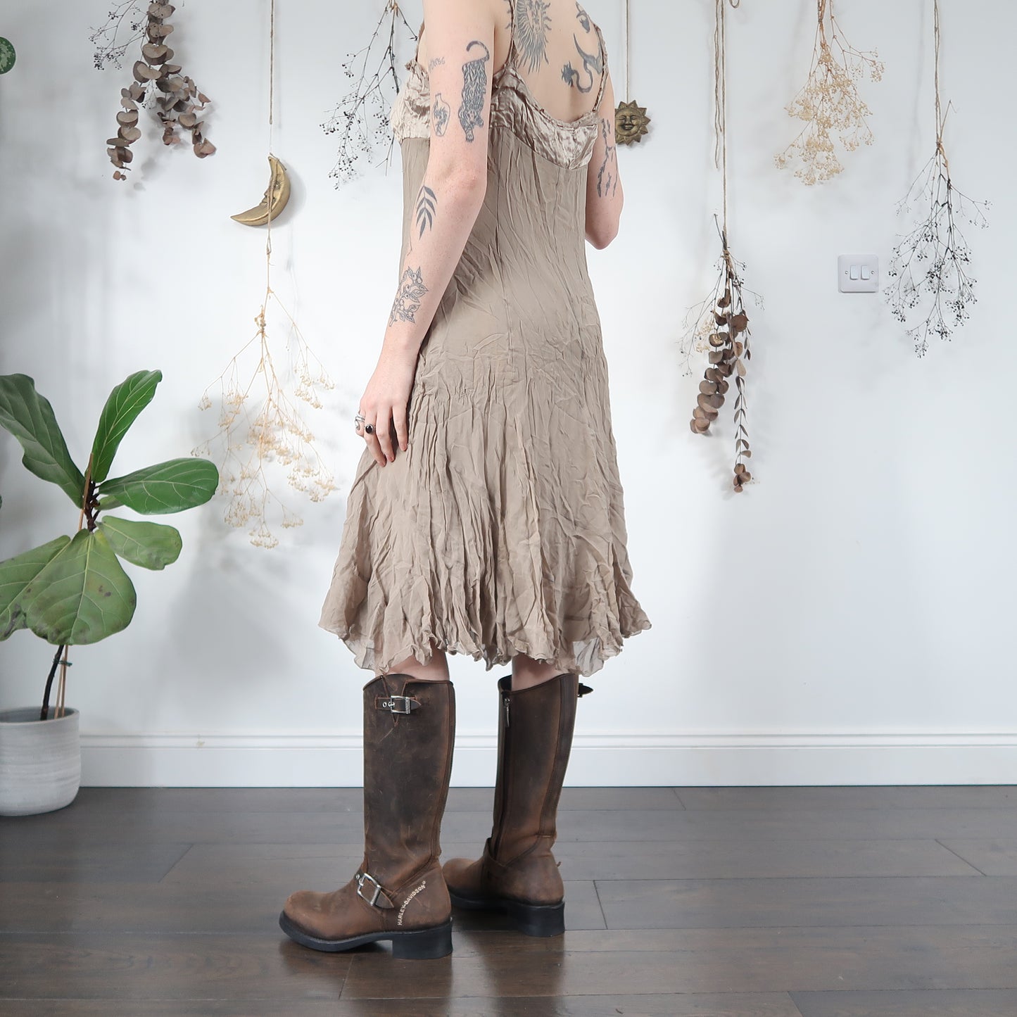Taupe midi dress - size L