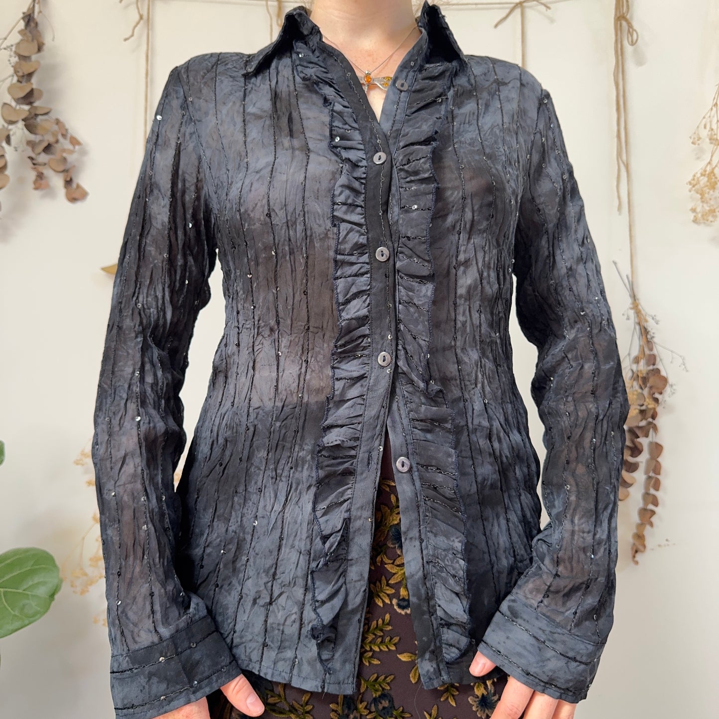 Ruffle shirt - size M/L