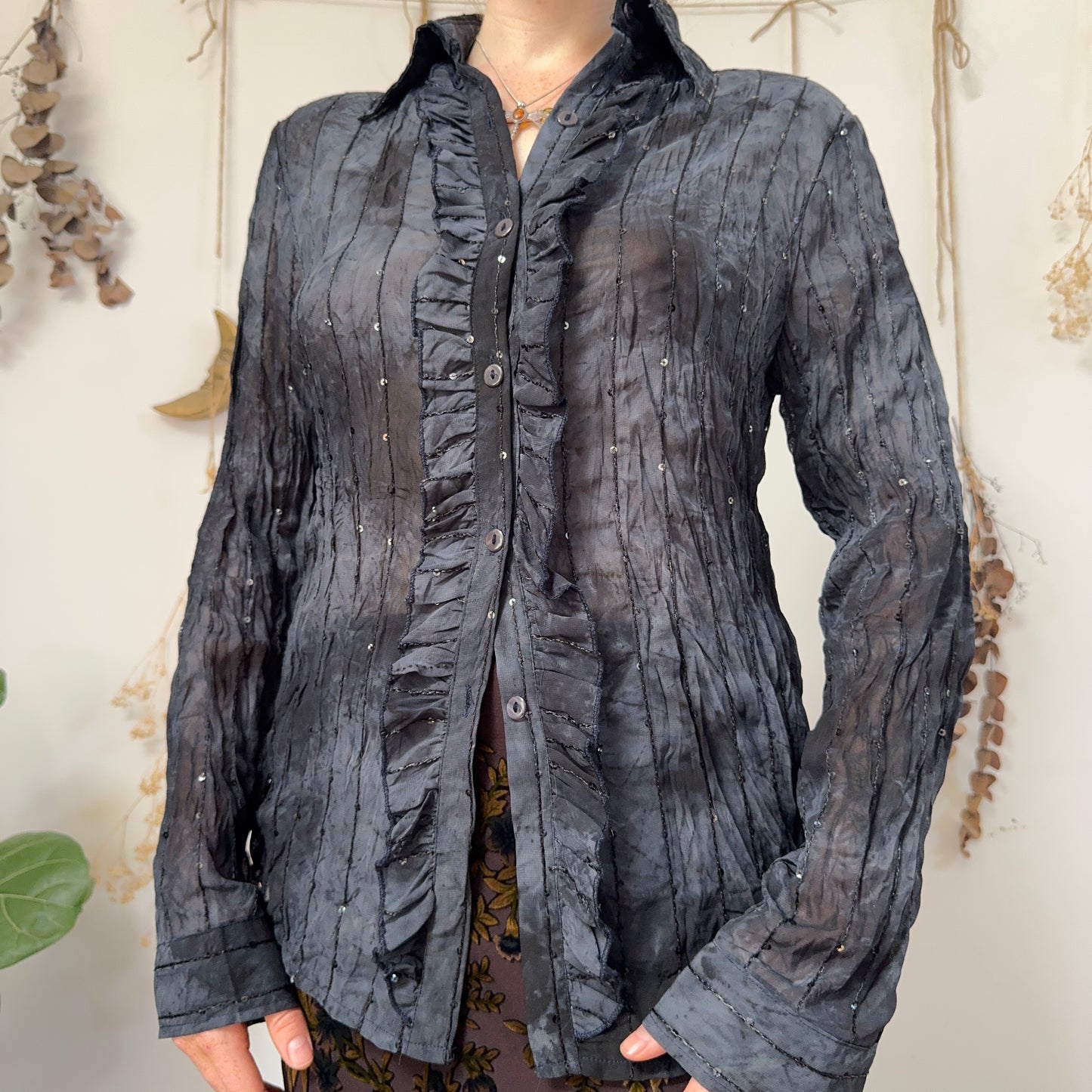 Ruffle shirt - size M/L