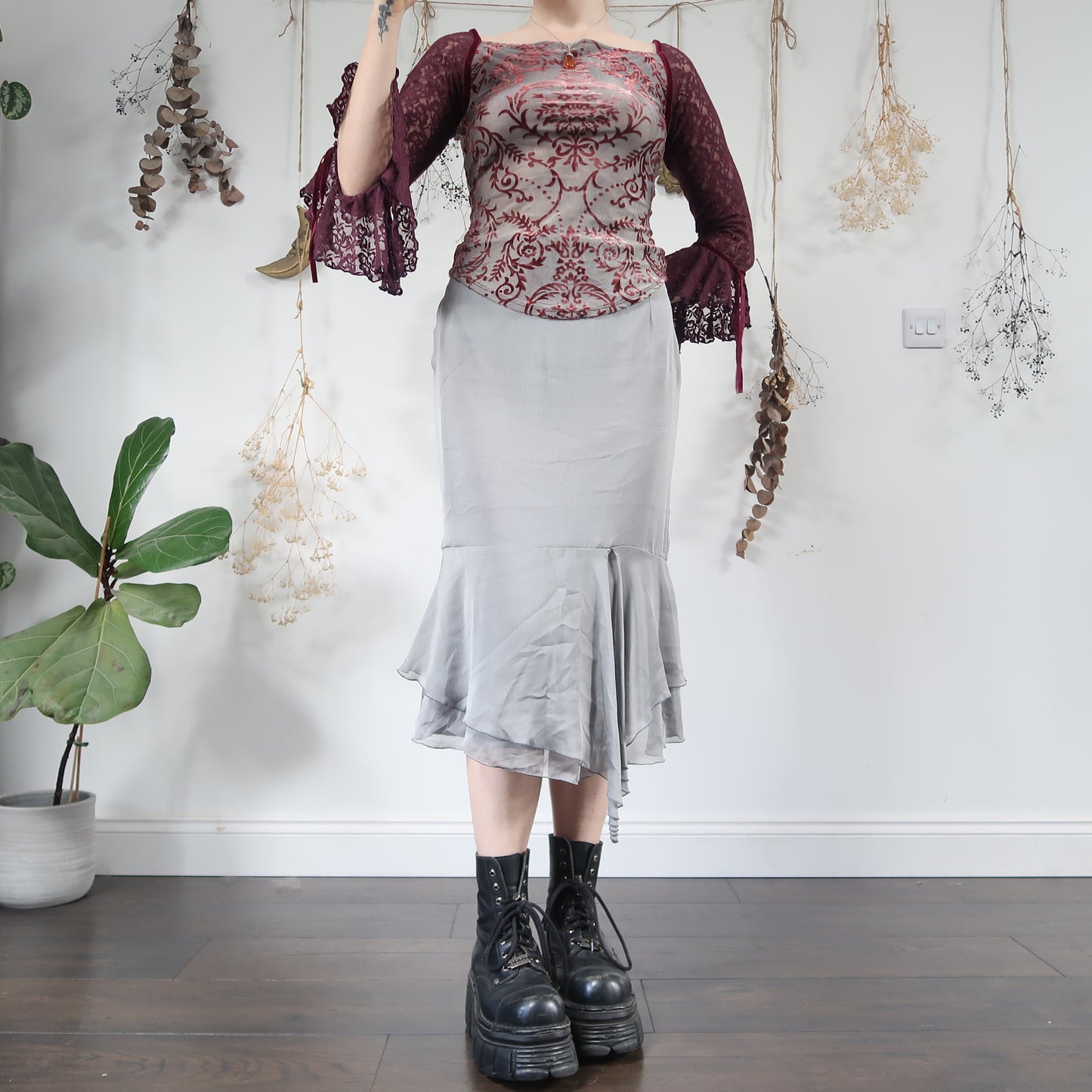 Silver grey midi skirt - size L