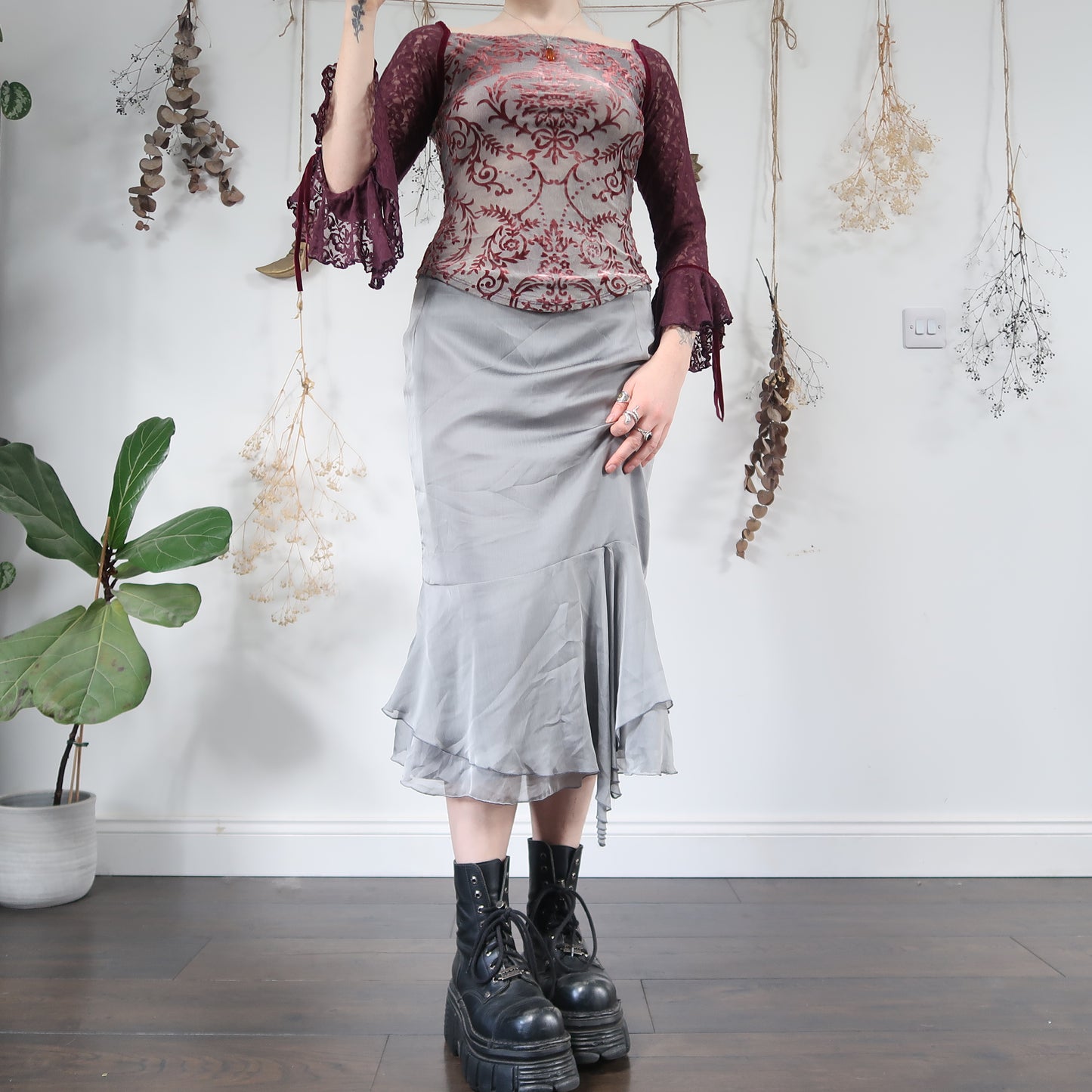 Silver grey midi skirt - size L
