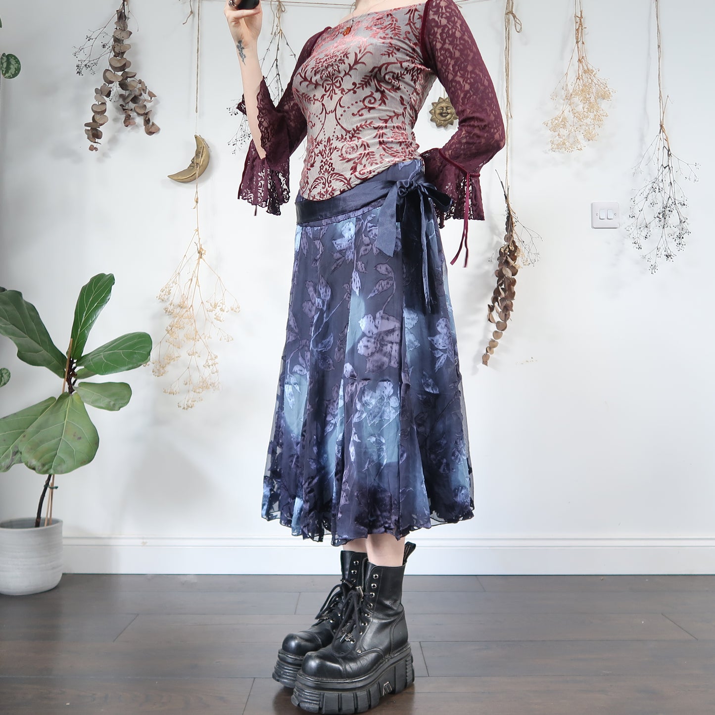 Blue floral skirt - size M