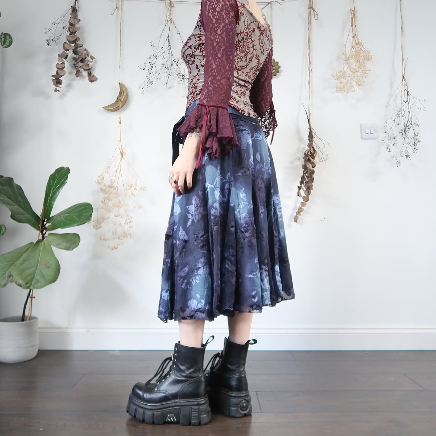 Blue floral skirt - size M