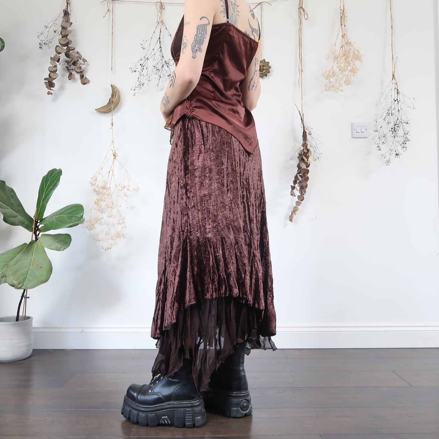 Brown velvet skrit - size L