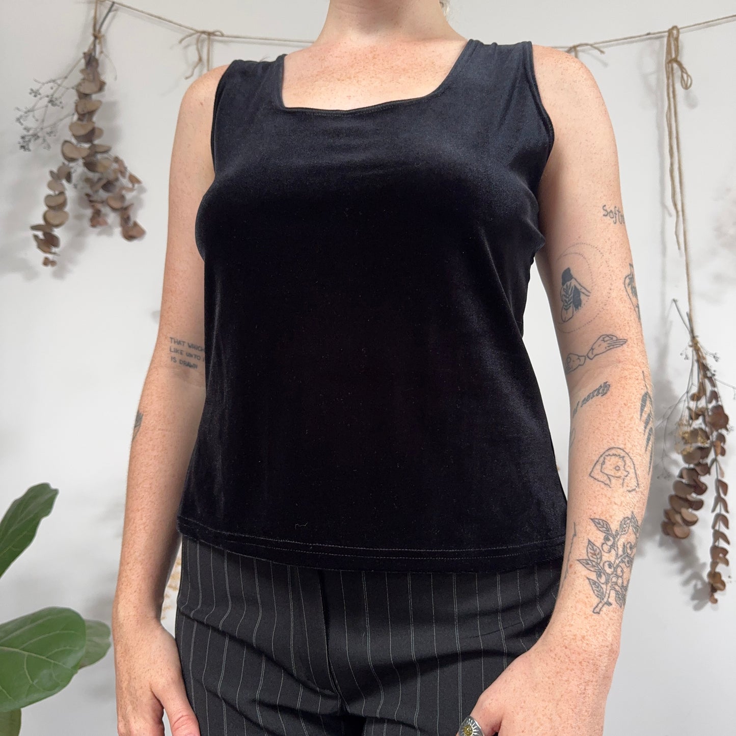 Black velvet top - size L