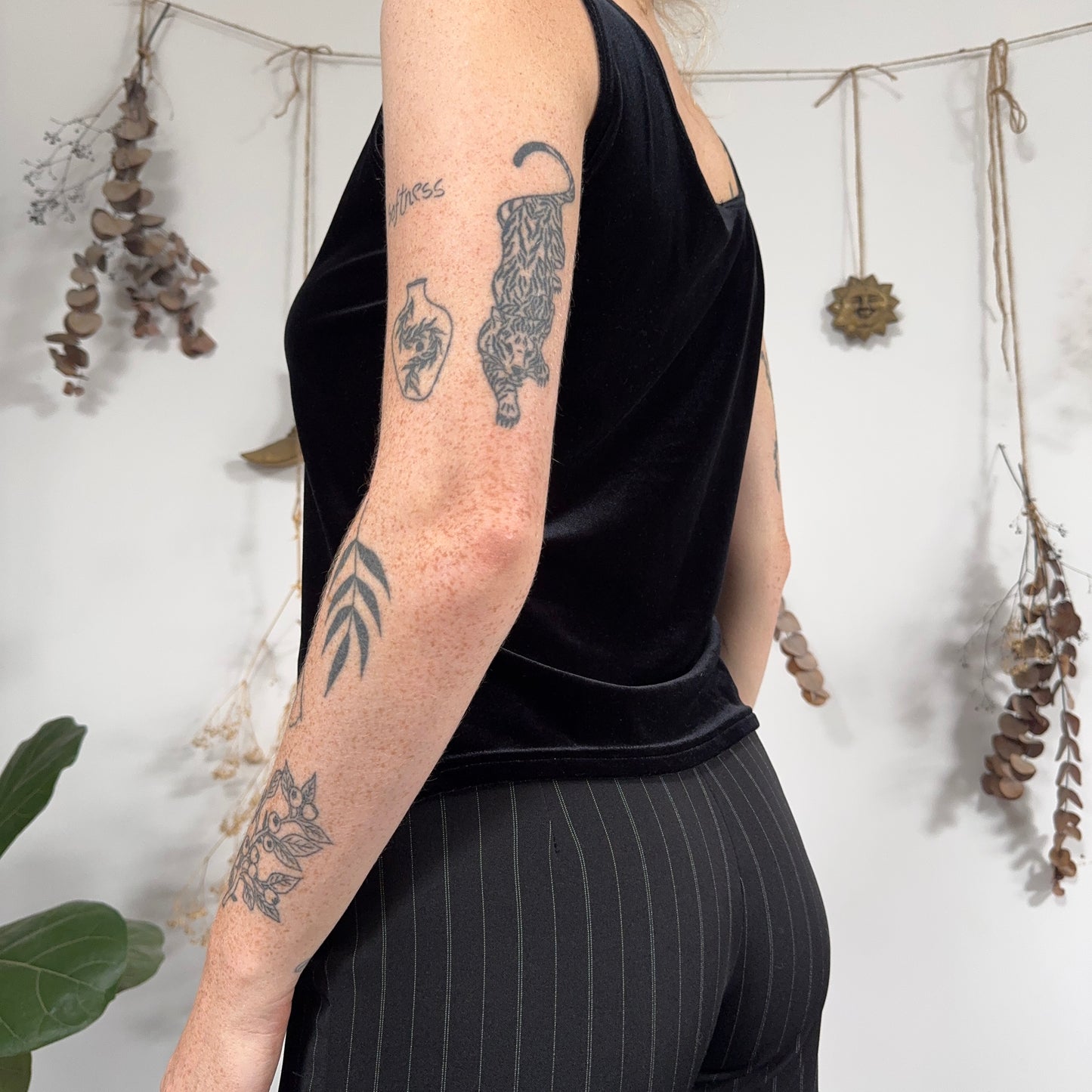 Black velvet top - size L