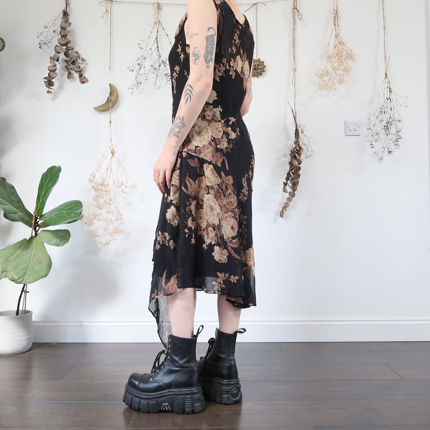 Floral floaty dress - size L