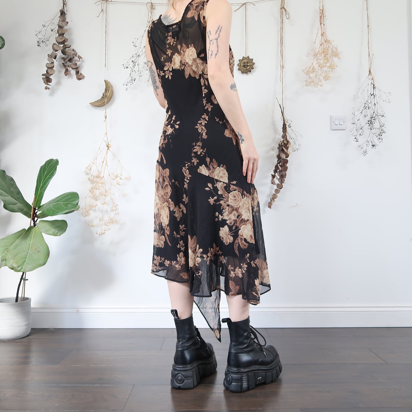 Floral floaty dress - size L