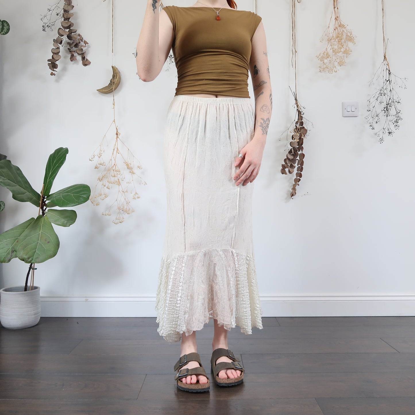 Lace hem skirt - size XS/S