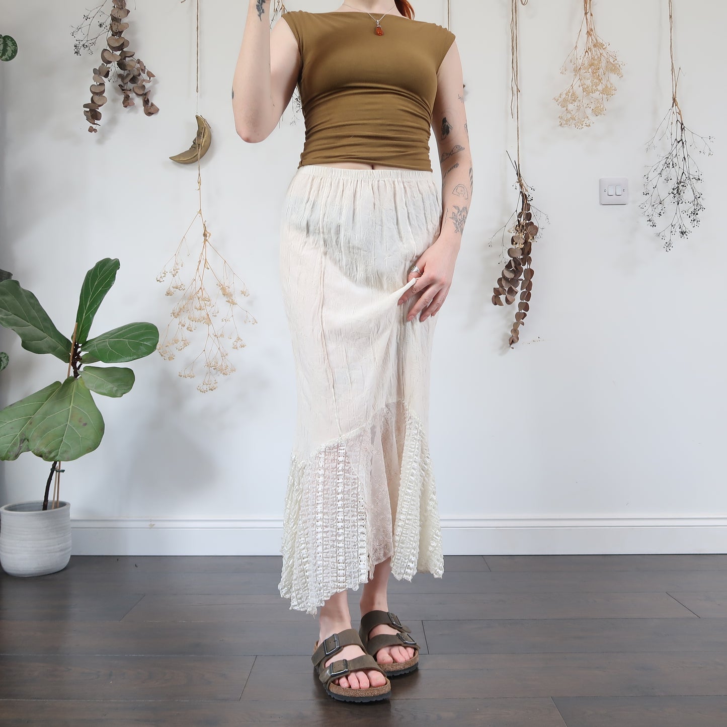 Lace hem skirt - size XS/S