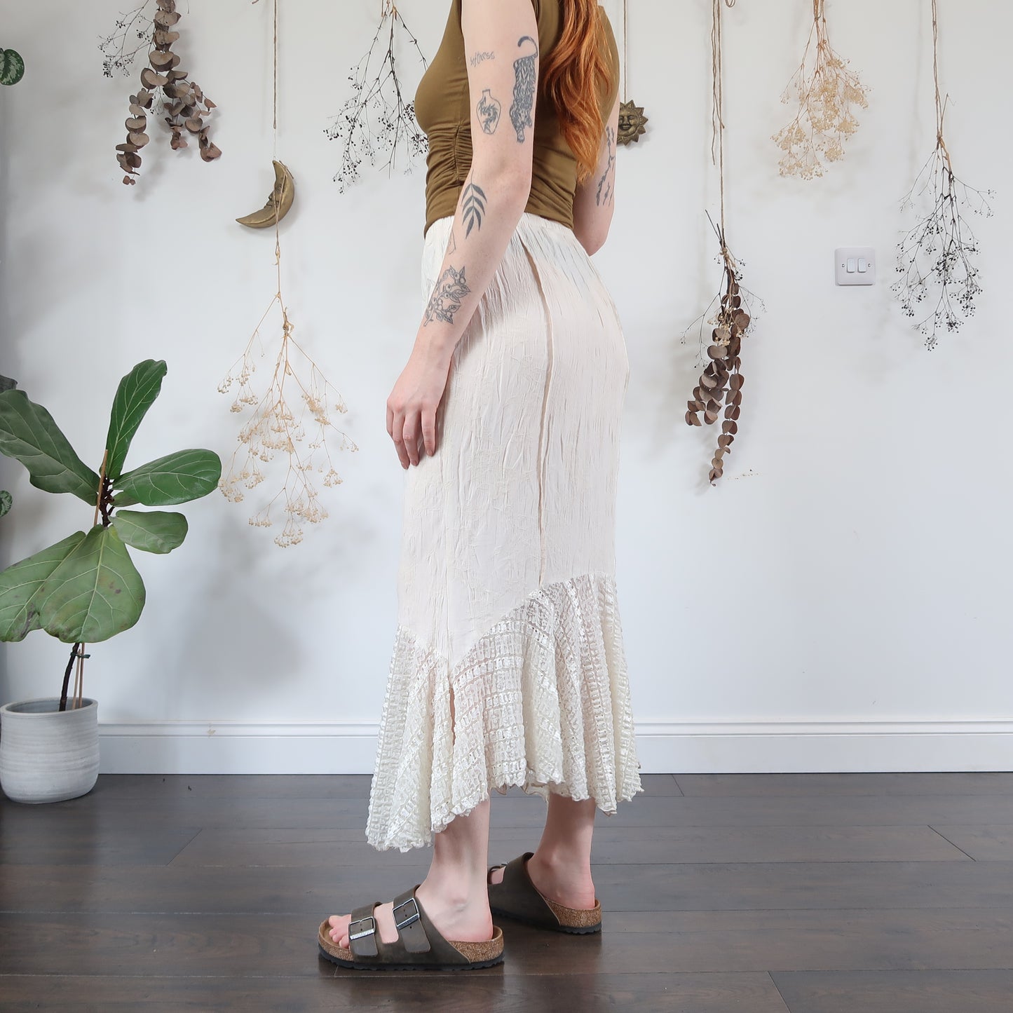 Lace hem skirt - size XS/S