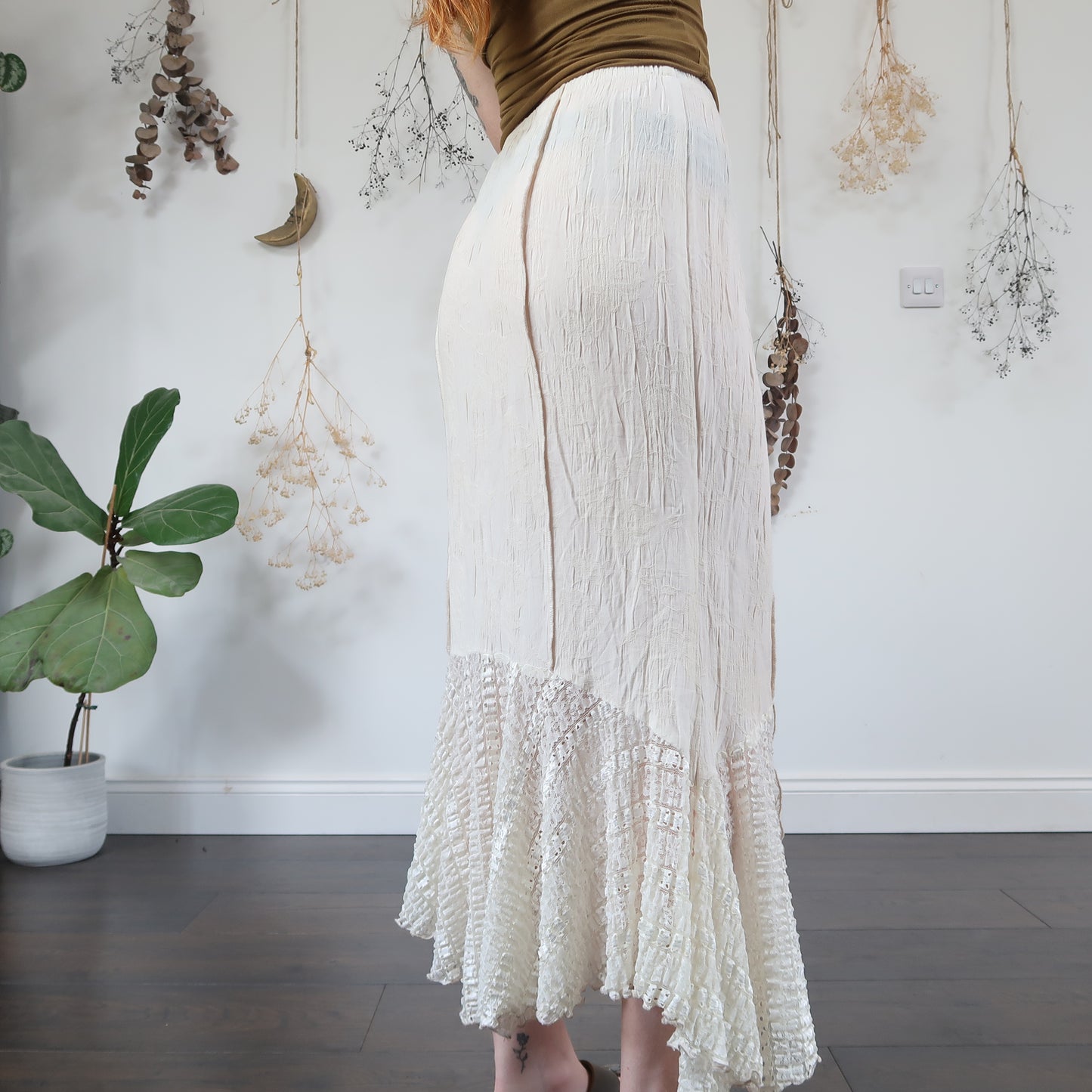 Lace hem skirt - size XS/S