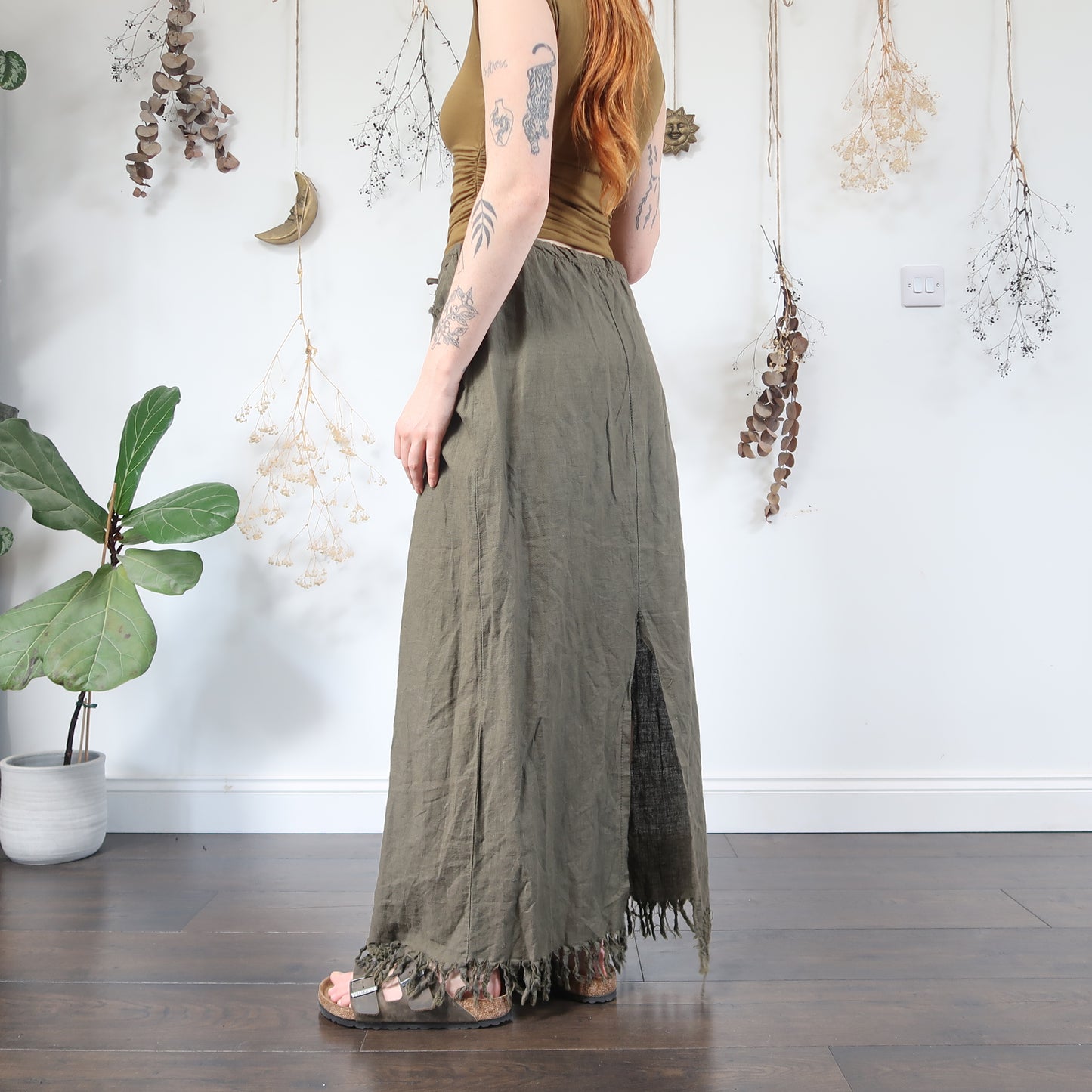 Khaki linen skirt - size M/L