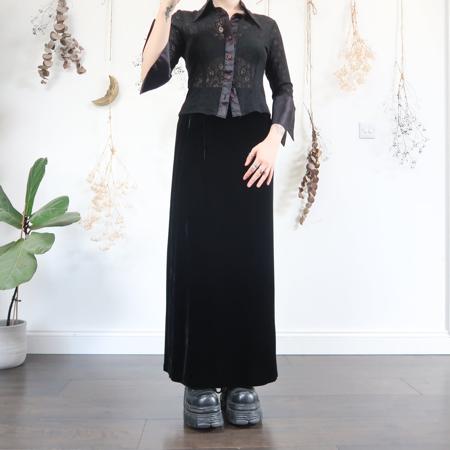 Black velvet skirt - size S