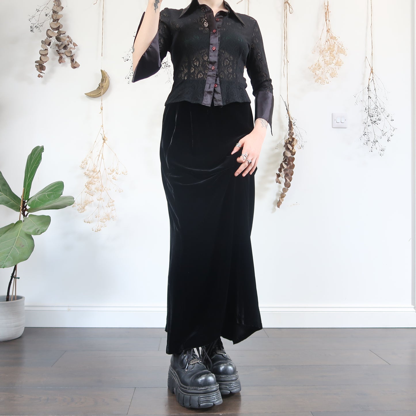 Black velvet skirt - size S